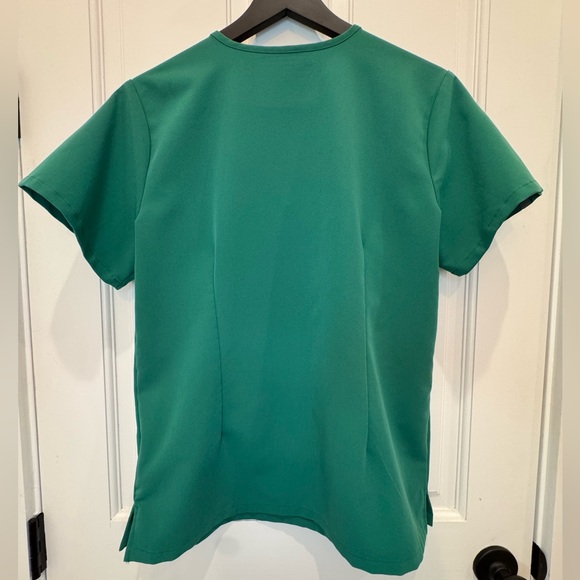 Figs Indocyanine Green Scrub Set- Medium Petite 💚 - Picture 10 of 14